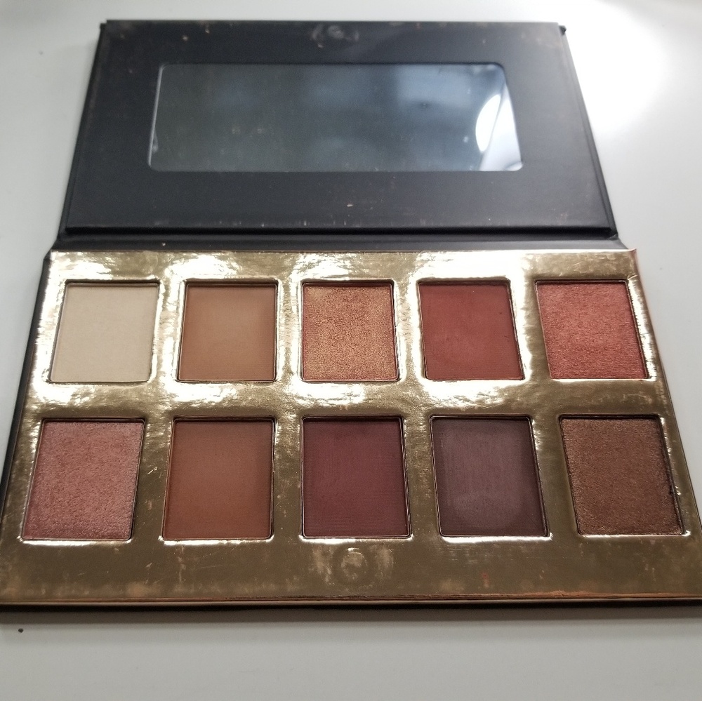 Crown pro palette